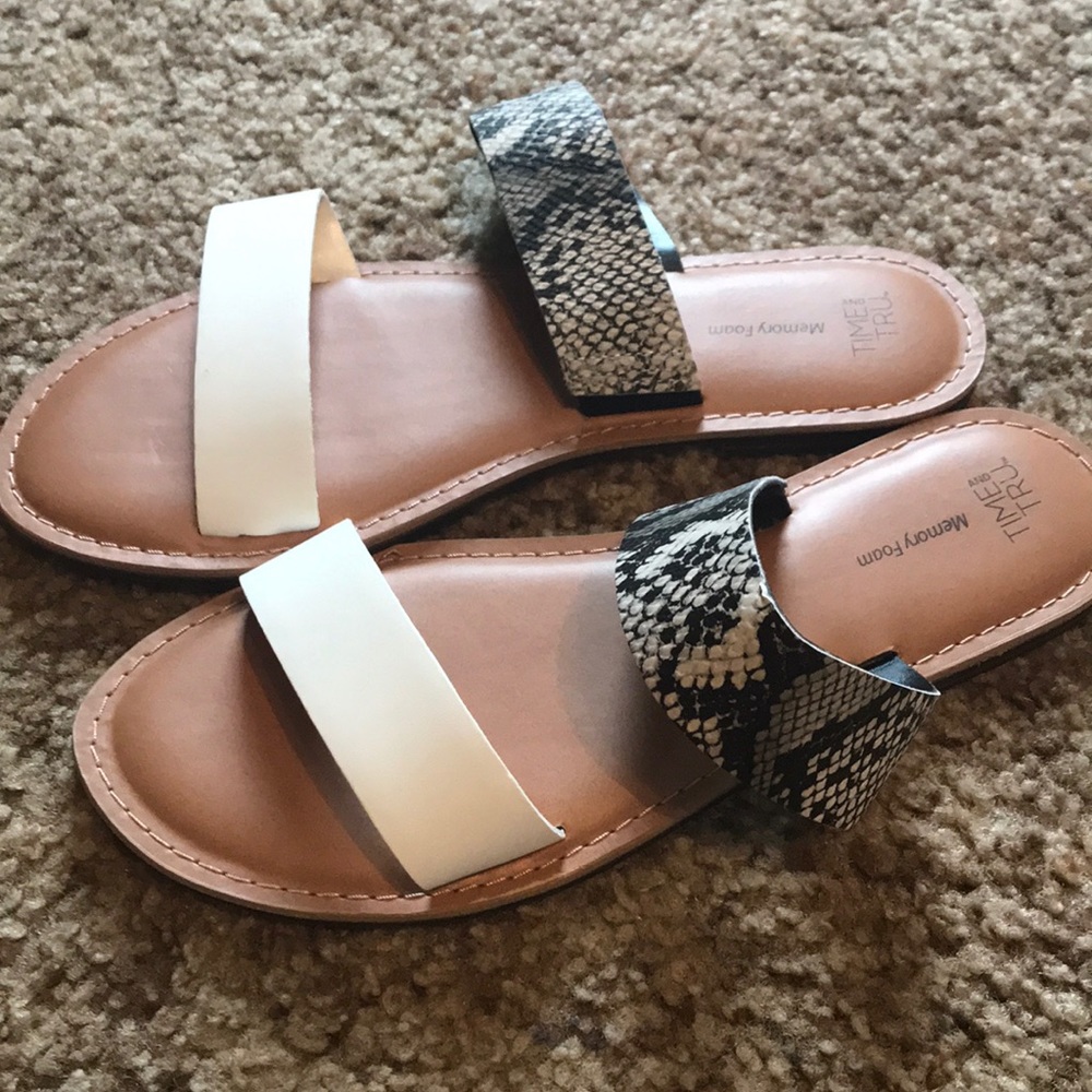 Strappy Sandals 👡